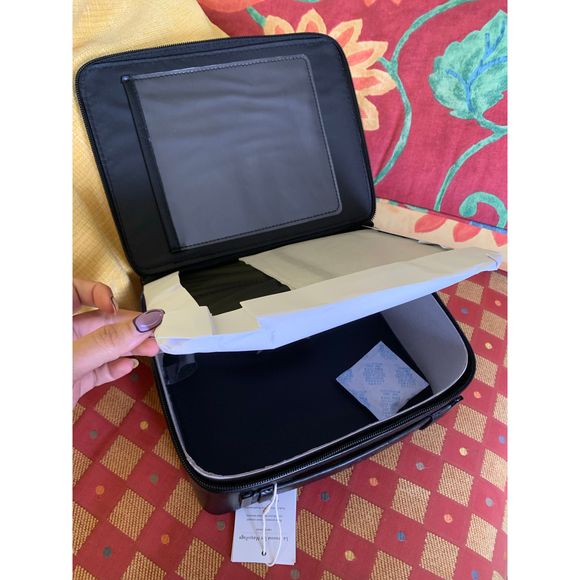 NWT Beis Faux Leather Vegan Cosmetic Case in Black - Picture 9 of 9